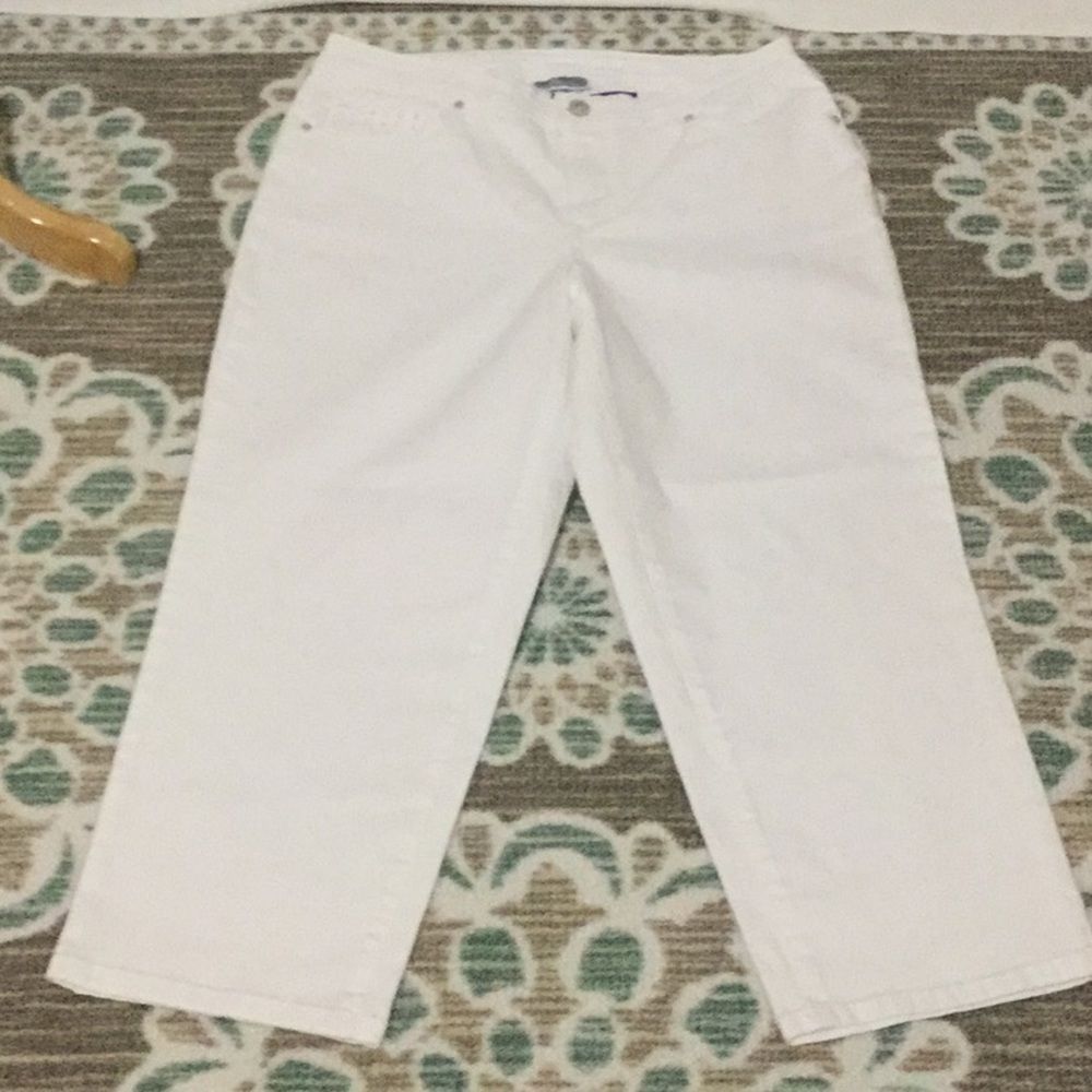 JM Colection White Denim Capris w/Bling